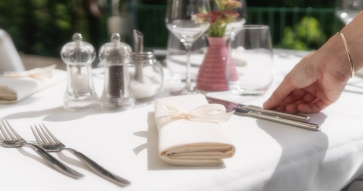 Creëer gezelligheid aan tafel door je tafel leuk aan te kleden