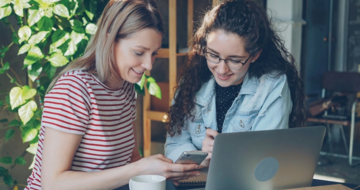 Hoe vrouwen digitale ruimtes op hun eigen voorwaarden gebruiken