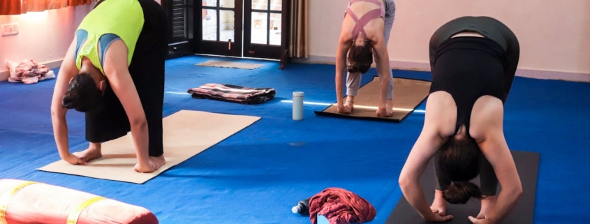 Een thuispractice die je volhoudt yoga en meditatie zonder perfectie