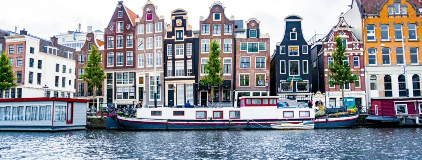 Originele teamuitjes in Amsterdam van bootfeest tot workshop