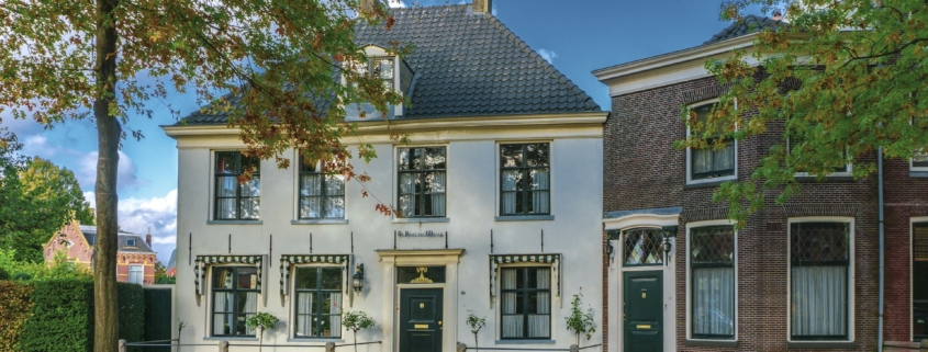 Breng licht en karakter in huis met een stalen deur op maat