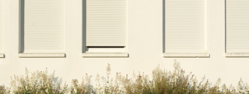 Zo maak je je woning koeler en stiller met rolluiken